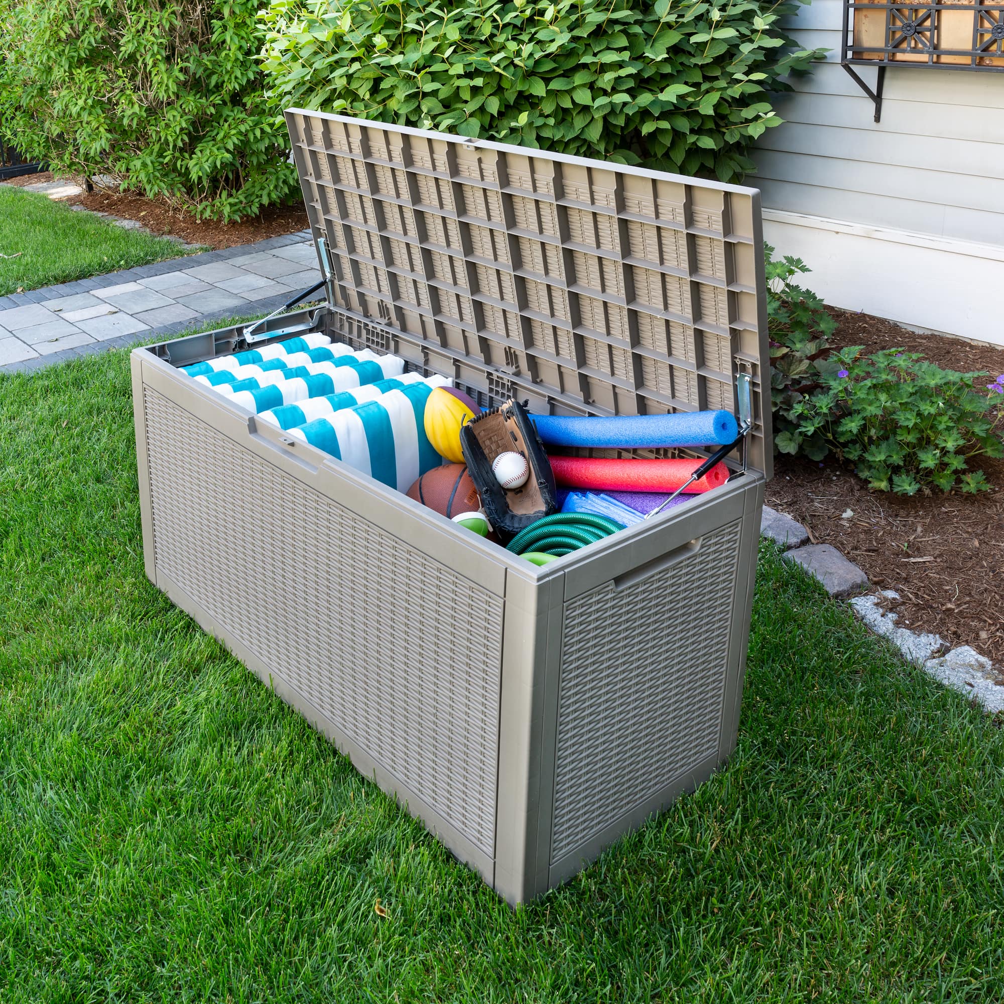 Honey Can Do 100gal Brown Wicker Resin Deck Box